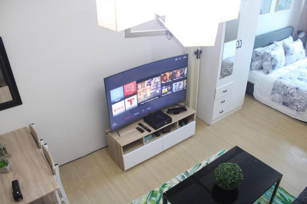 Huge A2J Executive Luxury 1Br Suite Near Abs Cbn, Gma Manila Ngoại thất bức ảnh